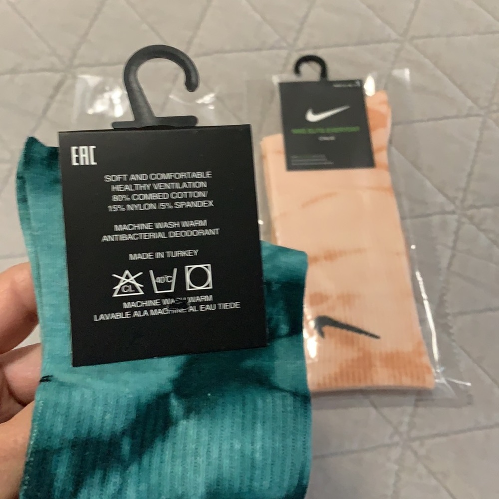 Nike Tie Dye Crew Socks, NEW - Picture 3 of 7